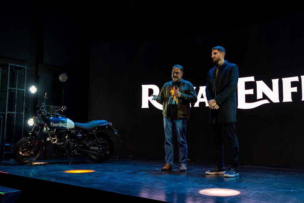 Krishnan Ramaswamy y Martín Schwartz presentación Nueva Royal Enfield HNTR 350