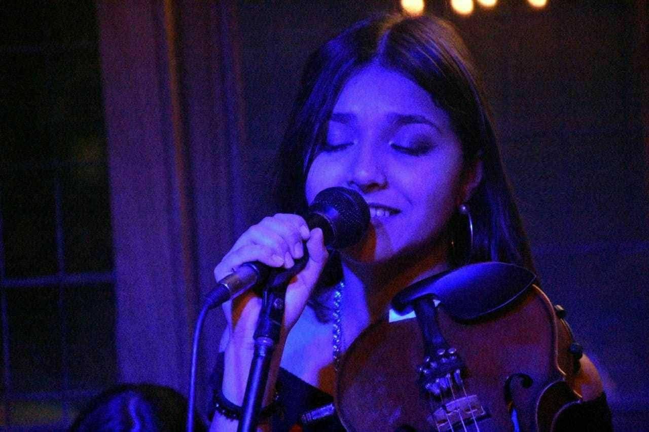 abigail lugea - solista vocal estudiantes universitarios